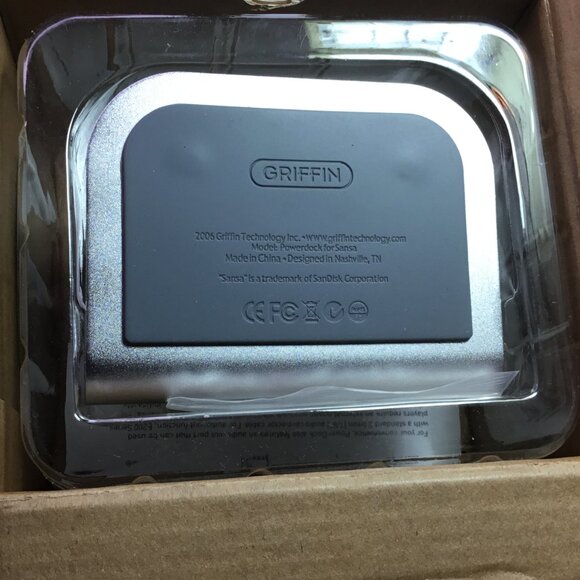 Griffin Powerdock For Sansa New In Package - Picture 3 of 6